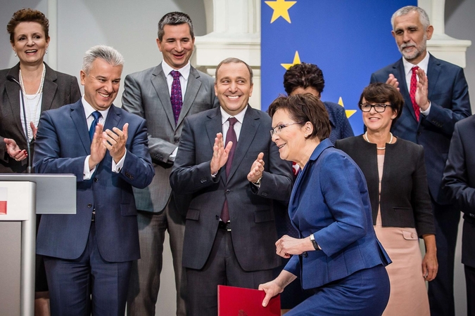 Lenkijoje prisaikdinta E. Kopacz vadovaujama vyriausybė