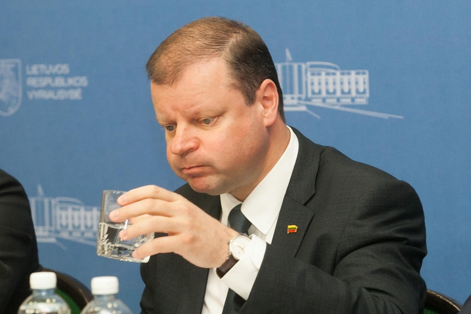 Mažėja gyventojų pasitikėjimas S. Skverneliu