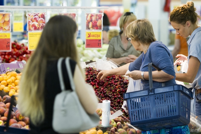 Vyriausybė bandys pažaboti prekybos centrų apetitą