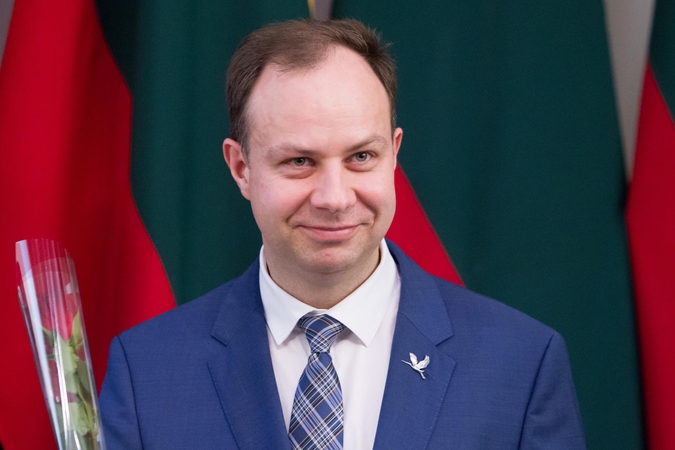 A. Veryga atsistatydina iš visų visuomeninių pareigų