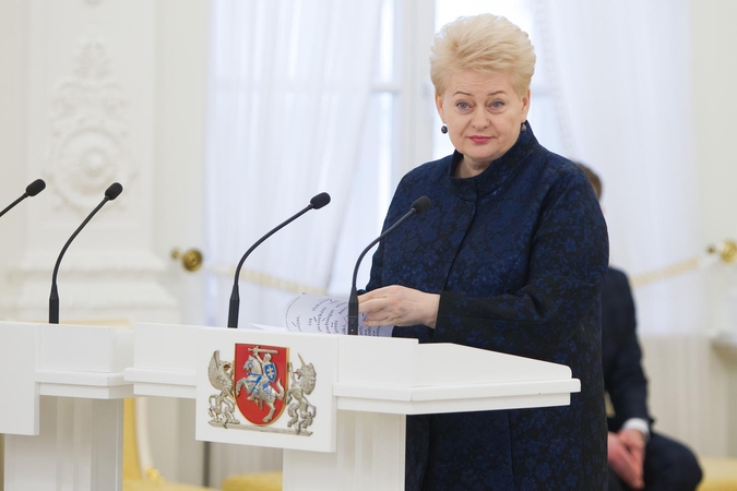 Prezidentė: jau juokinga nuo tų neatsistatydinančiųjų