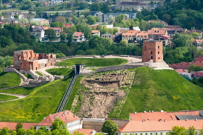 Nuo Gedimino kalno pietrytinio šlaito nuslinko velėna