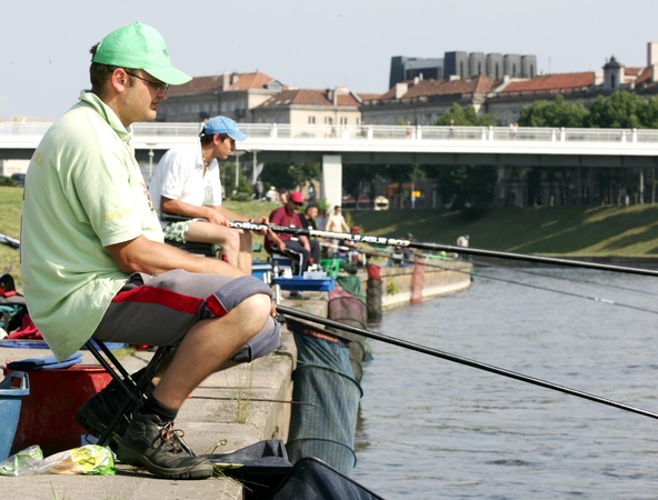 Žvejai: leidimai nemokamai žvejoti per šventes turi ir privalumų, ir trūkumų
