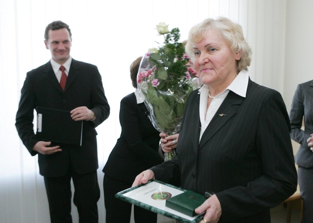 Edukologijos universiteto profesorei M. Barkauskaitei įteikta M. Lukšienės premija