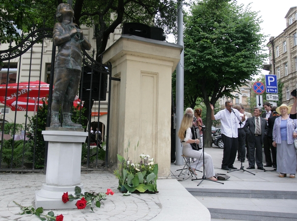 1914 m. Vilniuje gimė prancūzų rašytojas Romain Gary. Mirė 1980 m.