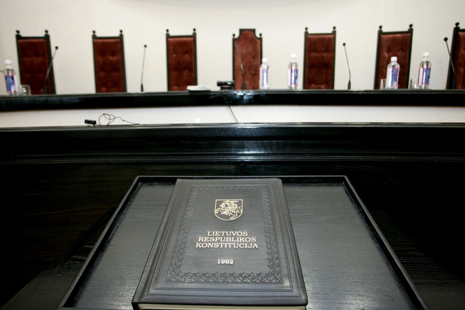 KT: Referendumo įstatymas pagal priėmimo tvarką prieštarauja Konstitucijai