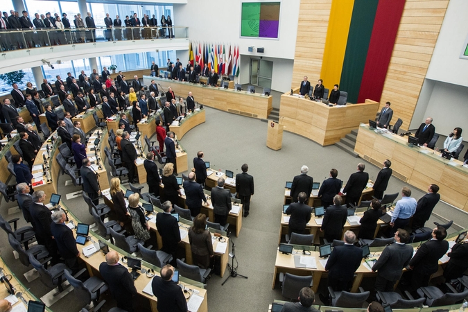 Seimas vėl kibs į darbus