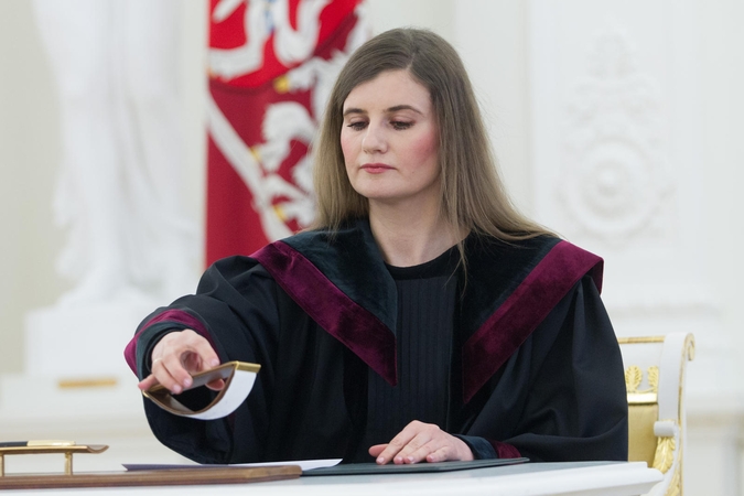 Prisiekė dešimt naujų teisėjų