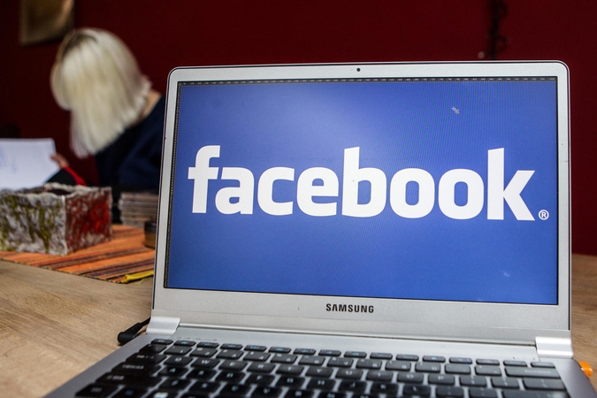„Facebook“ demaskavo politinės įtakos kampaniją artėjant JAV rinkimams