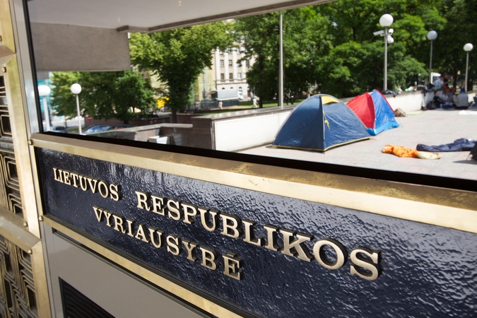 Darbo biržoje – pranešimas ir apie Vyriausybės darbuotojų atleidimus