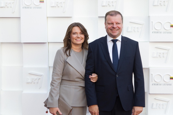 S. Skvernelis sako, kad žmonos turimų banko akcijų nedeklaruos