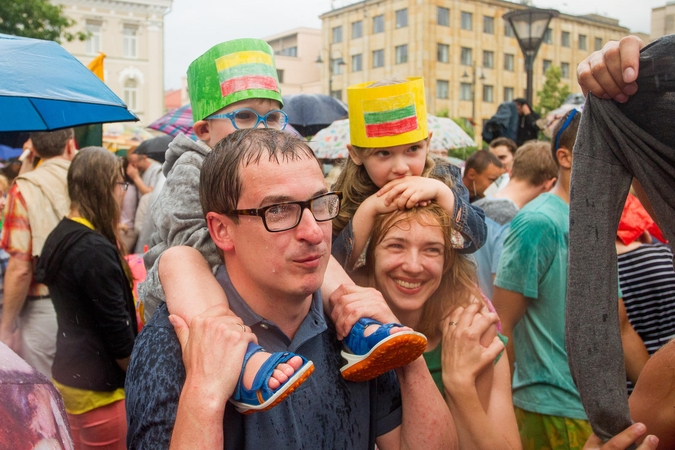 Seimas svarstys, ar didinti paramą už vaikus