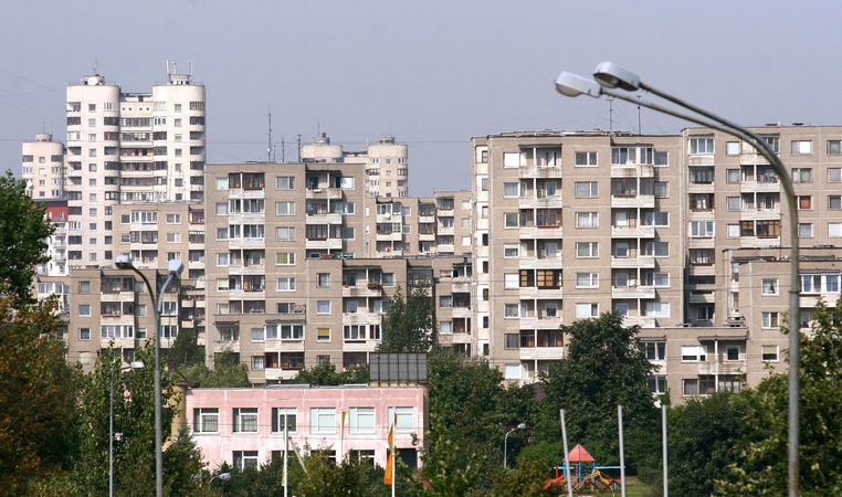 Kodėl Lietuvoje algos mažos, o būstas toks brangus?