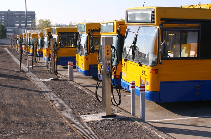 Vilniuje autobusas sužalojo jaunuolį