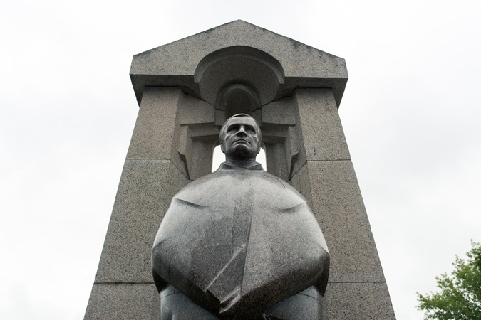 1835 m. Anykščiuose gimė Antanas Baranauskas, Seinų vyskupas, poetas, poemos „Anykščių šilelis“ autorius. Mirė 1902 m.