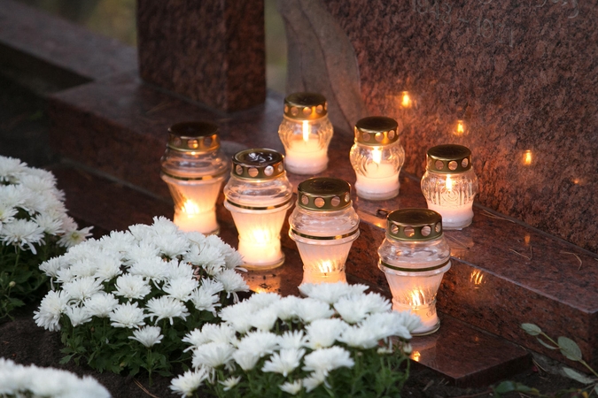 Vėlinių dekoracijos – galvos skausmas atliekų tvarkytojams