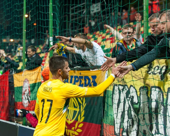 Lietuvos futbolininkai verčia naują lapą