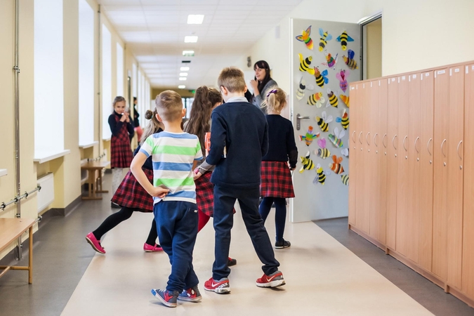 Į klases grįžo dar 8 tūkst. pradinukų, iš viso mokyklas lanko 71 tūkst.