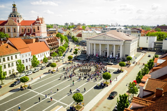 Svarbi žinutė pasauliui: 100 mokinių sustojo į „Būgnų akį“