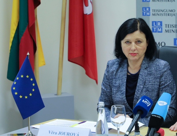 Eurokomisarė įspėja dėl galimo Rusijos kišimosi į EP rinkimus