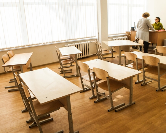 Ministerija: dvi savaites mokiniai dirbti neturi, nes paskelbtos atostogos