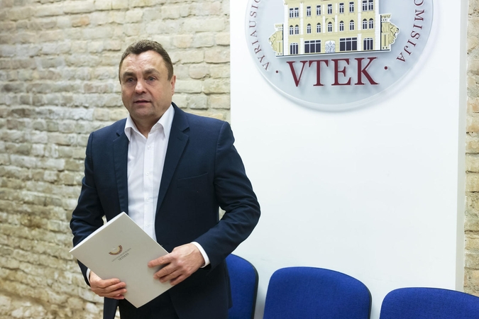 P. Gražulis už „Lexusą“ sumokėjo grynais ir „pamiršo“ deklaruoti pirkinį