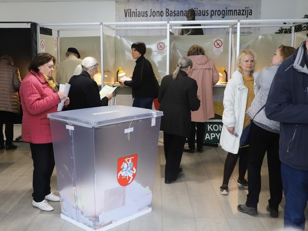 Daugiau rinkėjų atėjo prie balsadėžių: aktyviausios buvo moterys