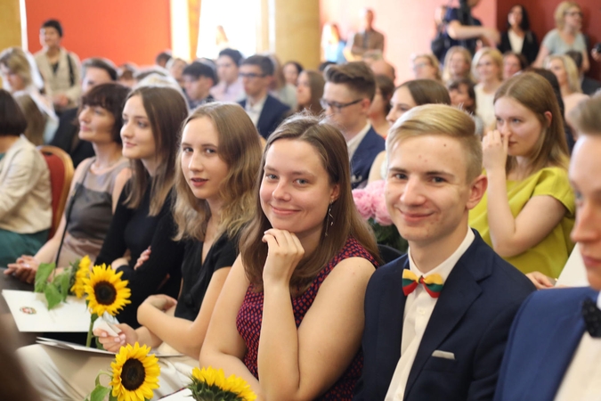 Lietuvoje studijas pasirinkę 20 abiturientų gaus signatarų stipendijas