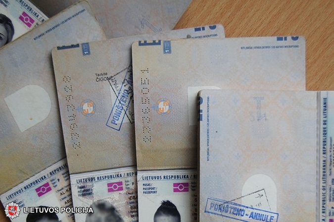 Iš Serbijos parkeliavo padirbti lietuviški pasai 