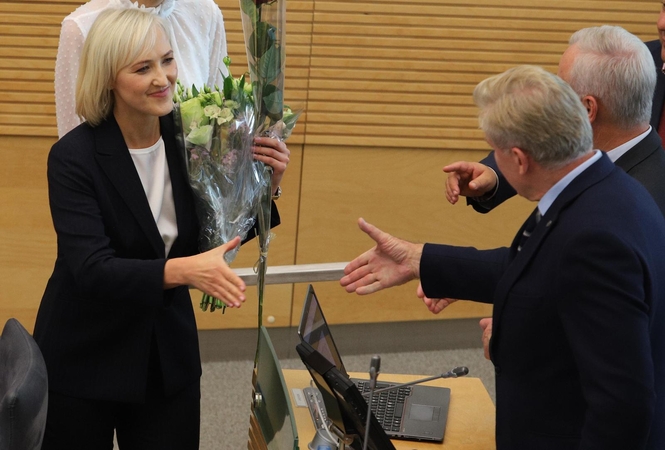 Prisiekė trys nauji Seimo nariai: dvi konservatorės ir socialdemokratas