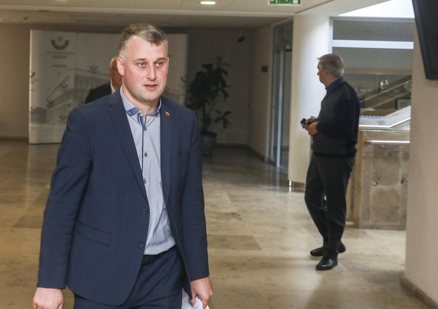 Etikos ir procedūrų komisija: V. Ąžuolas pažeidė Seimo statutą
