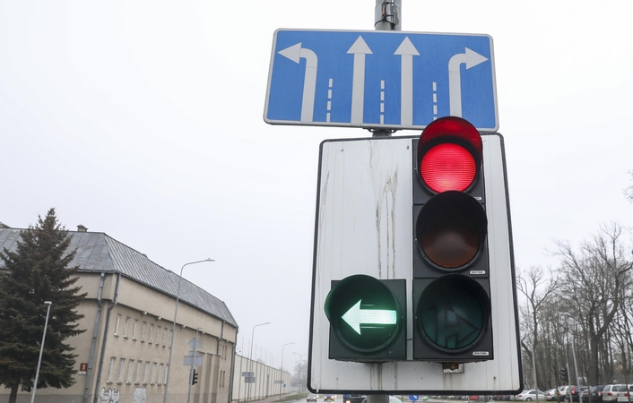 Spręs, ar leisti laikinai grąžinti į sankryžas žaliąsias rodykles
