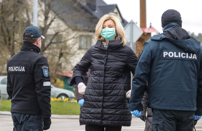 Policijos pareigūnams už darbą per karantiną išmokėti 20 proc. priedai