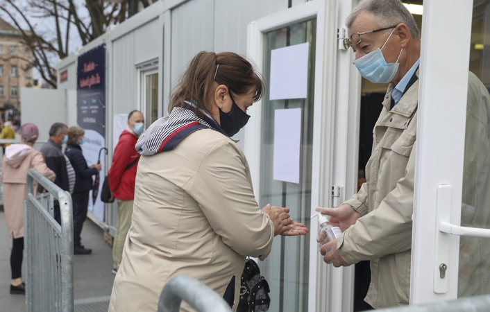 Pirmąją išankstinio balsavimo dieną rinkėjai nebuvo labai aktyvūs