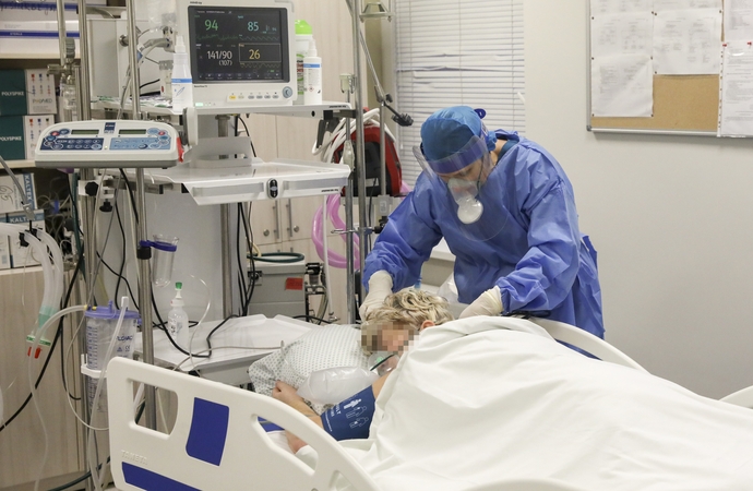 Santaros klinikos: Vilniaus regione COVID-19 pacientų reanimacijoje nemažėja