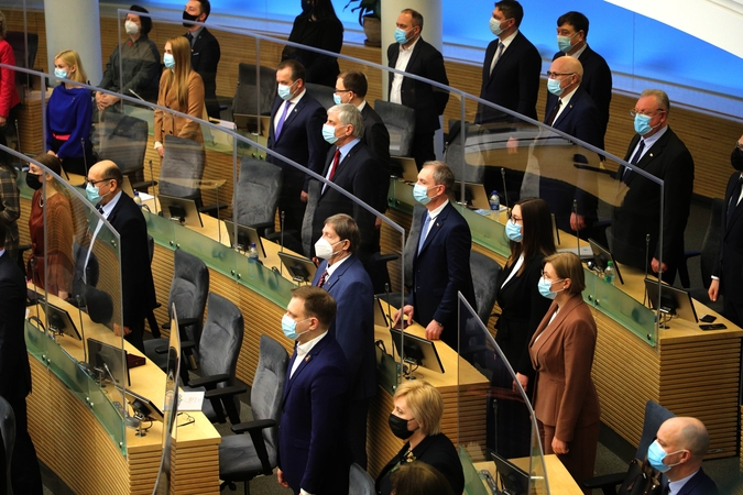 Seimas pradeda pavasario sesiją: į pirmąjį posėdį susirinko gyvai