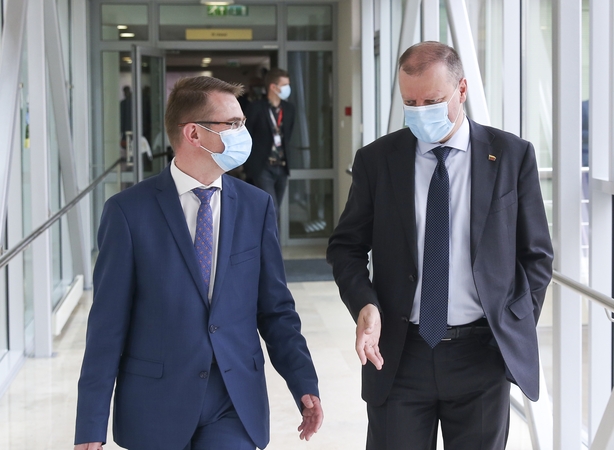 A. Dulkį nustebino S. Skvernelio priekaištai dėl retų vizitų Seime