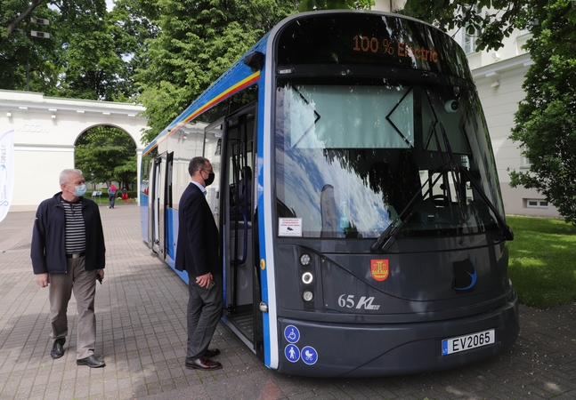 Klaipėdoje pagamintas elektrinis autobusas atvyksta į Vilnių