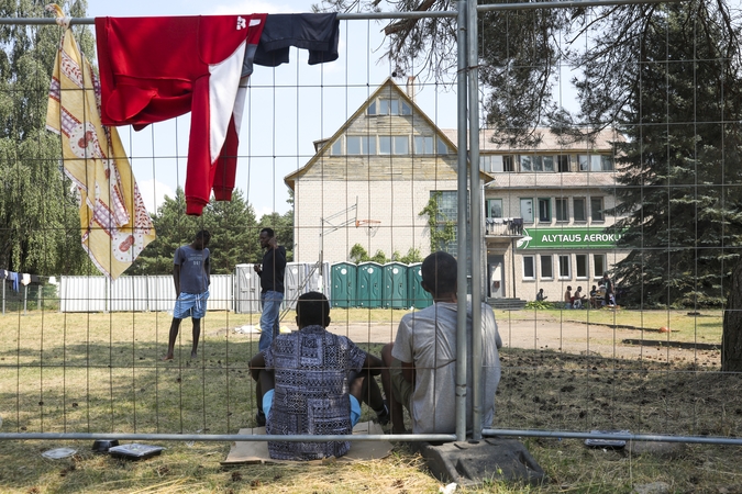 Kodėl žmonės išsigando plūstančių migrantų: dėl grėsmės ar dėl valdžios kalbų? 
