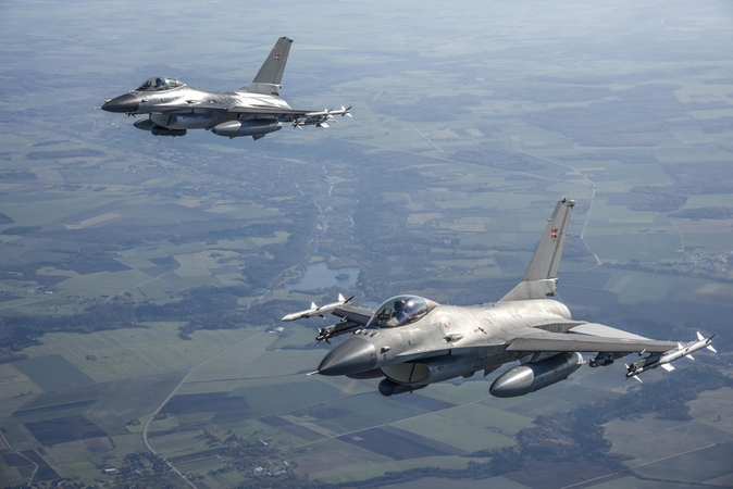 NATO naikintuvai tris kartus kilo palydėti Rusijos orlaivių