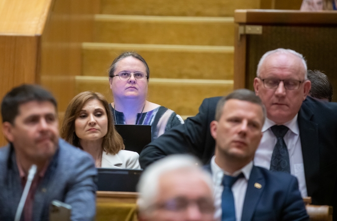 Opozicija grįžo į salę atmesti darbotvarkės – Seimo posėdis baigtas