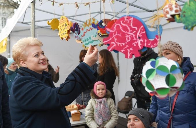 Prezidentė kviečia aplankyti kalėdinę mugę Daukanto aikštėje