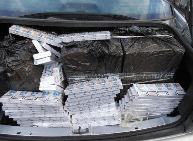 Gariūnuose aptikta kontrabandinių cigarečių siunta