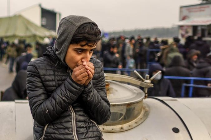 Siūlo užtikrinti humanitarinės pagalbos teikimą migrantams įvedus nepaprastąją padėtį