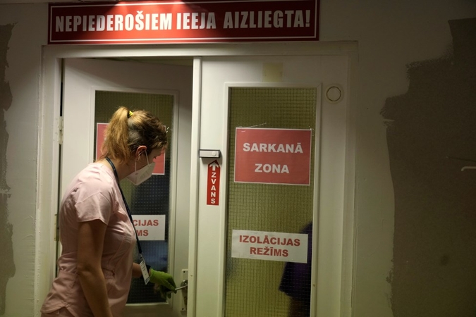 Lietuva su pandemija kovojančiai Latvijai skyrė medicinos įrangos už 80 tūkst. eurų