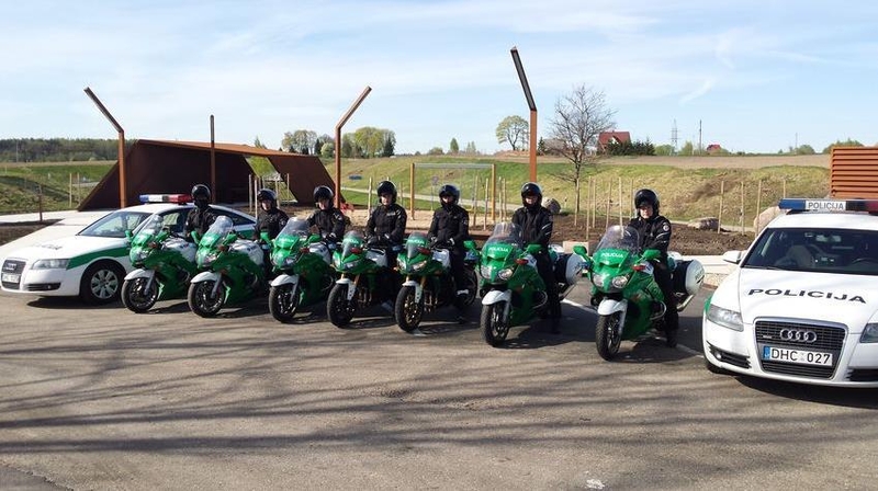 Į gatves išriedės policijos motopatruliai