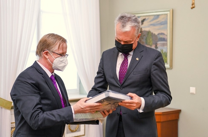 Prezidentas: XX a. įvykių tyrimai būtini kaip atsakas į dezinformaciją