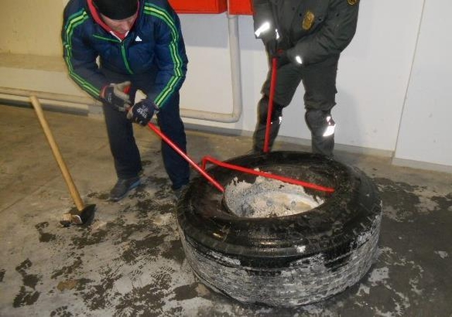 Du bendradarbiai vilkikais į Lietuvą vežė kontrabandą