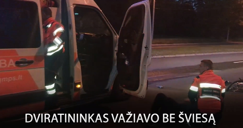 Vilniuje automobilis sužalojo nematomą dviratininką