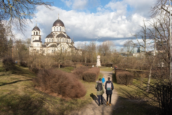 Aistros kyla dėl dar vieno sostinės skvero